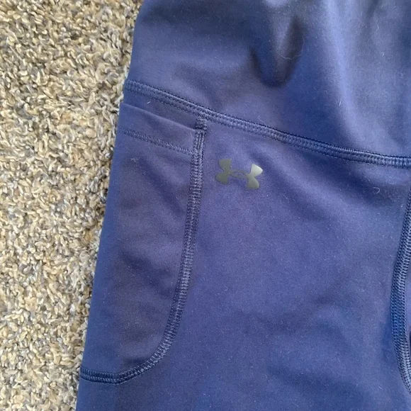 🌸Under Armour Navy Leggings - Picture 4 of 6
